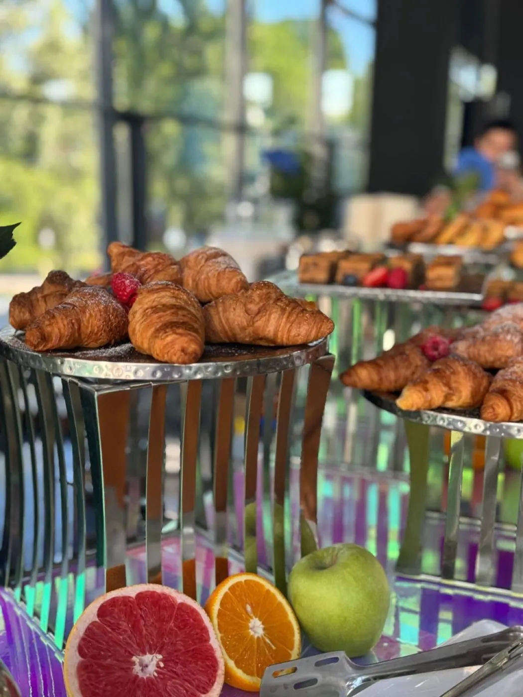 Кофе-брейк Diamond Catering: круассаны, выпечка и фрукты